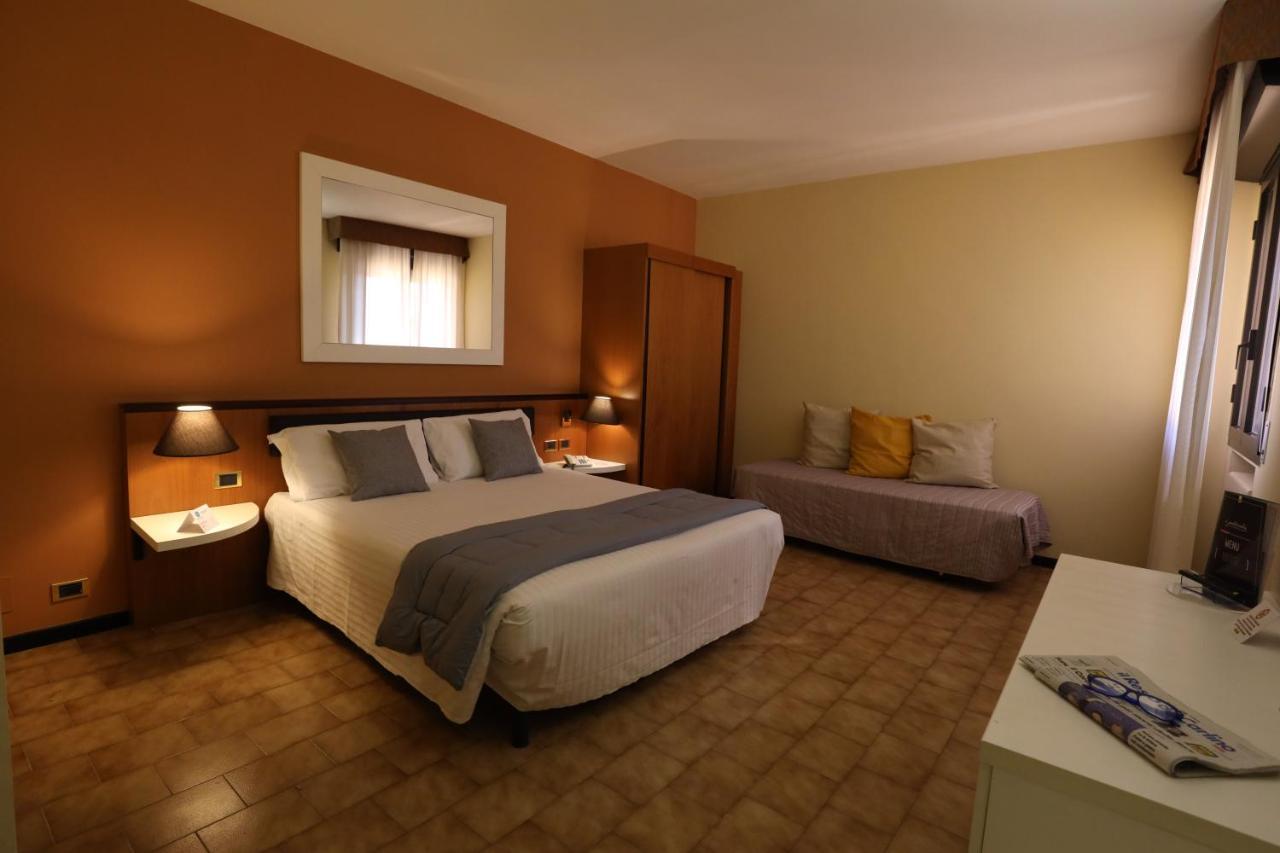 Rhi Porta Bologna Hotel Pieve di Cento Bagian luar foto
