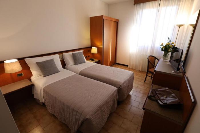 Rhi Porta Bologna Hotel Pieve di Cento Ruang foto