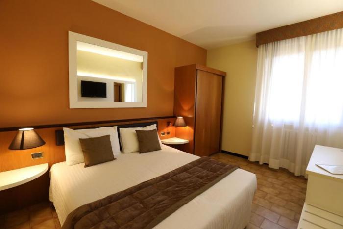 Rhi Porta Bologna Hotel Pieve di Cento Ruang foto